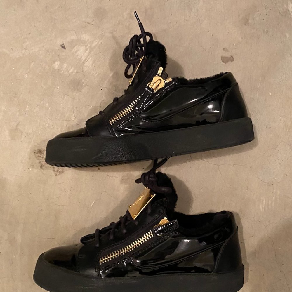 Authentic Giuseppe Zanotti Sneakers with Gold Plate and Fur (Size 35, US5) - Picture 4 of 7